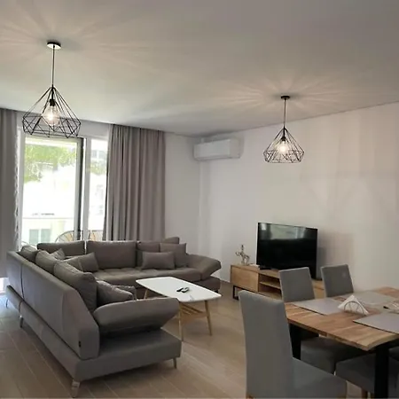 Gjiri I Lalzit, San Pietro Apartment